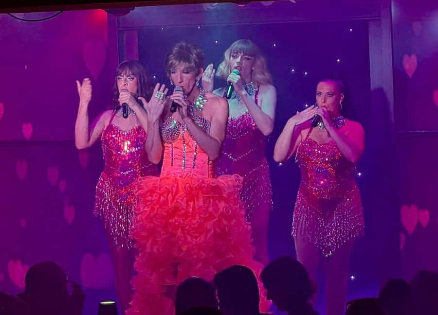 Tenerife: MHT - Music Hall Tavern Comedy Drag Dinner Show - The meet and greet sets the tone