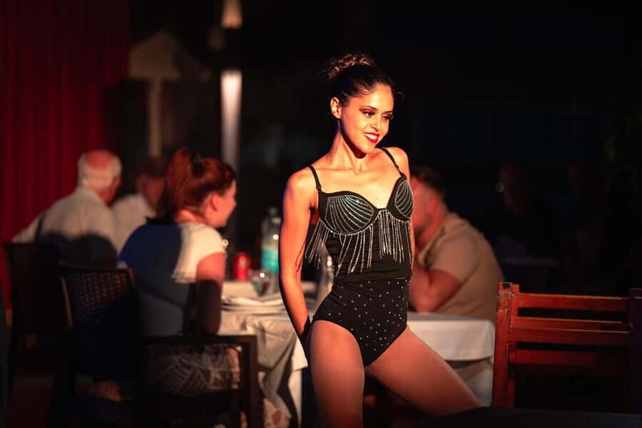 Tenerife : Musical show "the wild south" with dinner and transfer - Live country music, tributes, and dancing