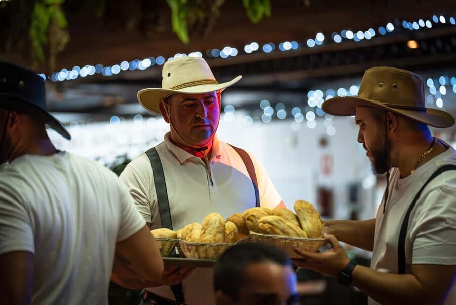 Tenerife : Musical show "the wild south" with dinner and transfer - The mechanical bull and audience participation