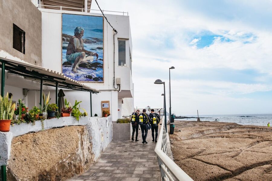 Tenerife: Scuba Diving Experience with Instructor and Gear - Photos, video, coffee, and a diploma