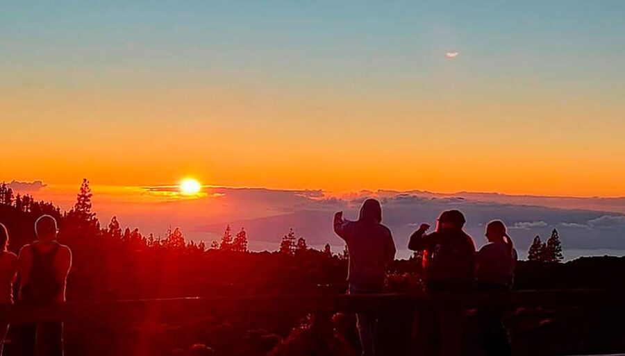 Tenerife: Sunset Night Tour and Stargazing at Teide + Dinner - Dinner and the seasonal schedule