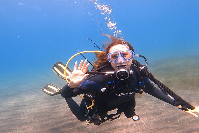 Tenerife Under The Sea - dive into 1-1 personalised experience - A slow beach entry with control in shallow water