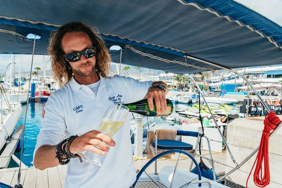 Tenerife: Whale & Dolphin Watching with Drinks and Snacks - Finding pilot whales and dolphins in their home waters